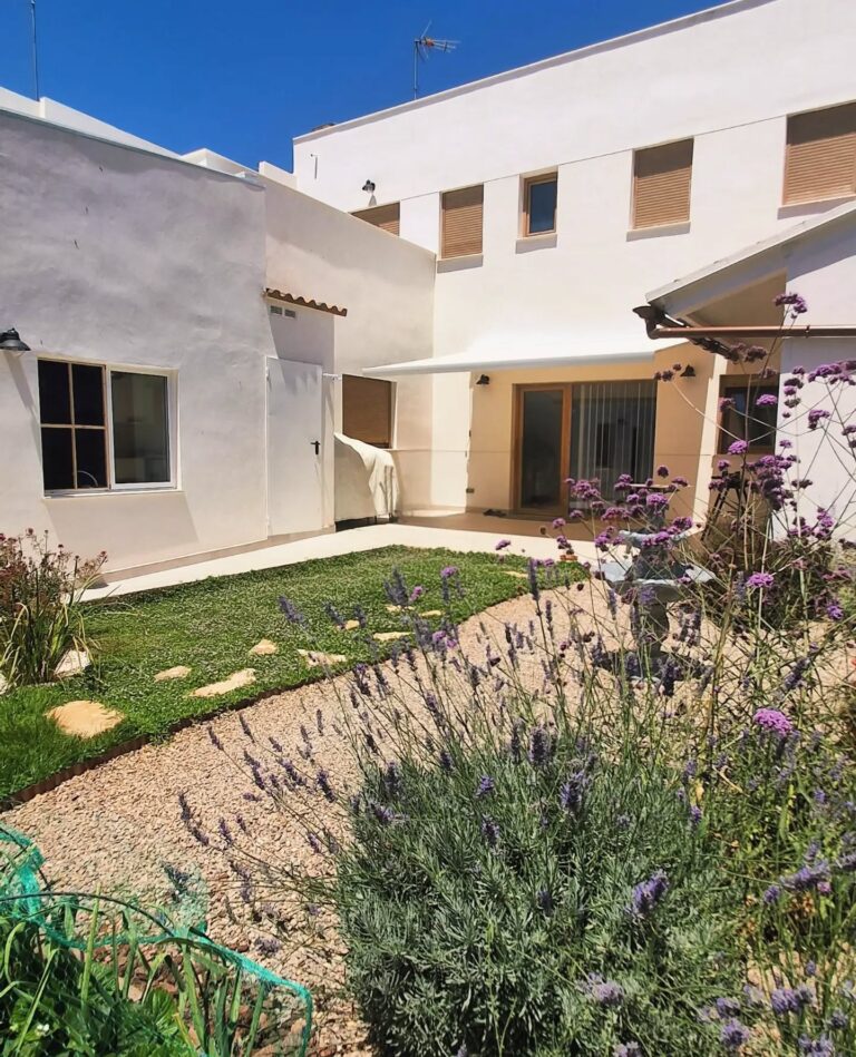Instagram post from florisimo.jardines. This post is in position 4.